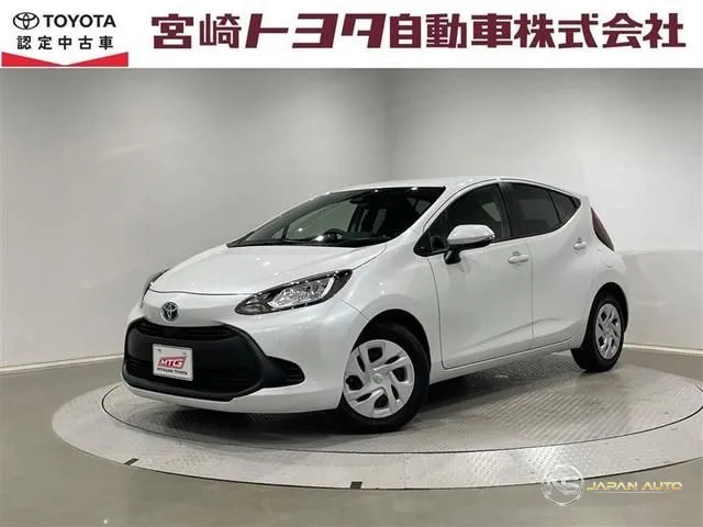 2022 Toyota Aqua, photo 1 of 19