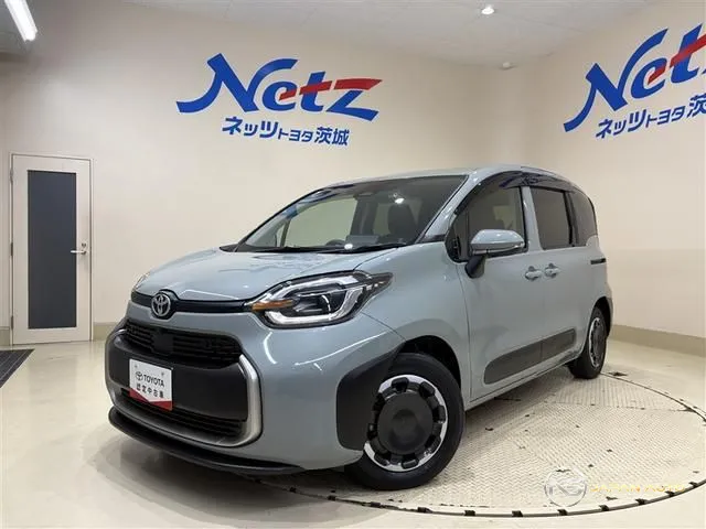 2023 Toyota Sienta Hybrid Z