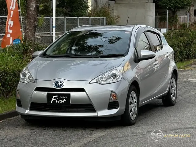 2013 Toyota Aqua S
