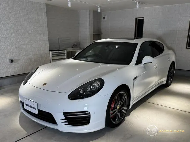 2014 Porsche Panamera Gts