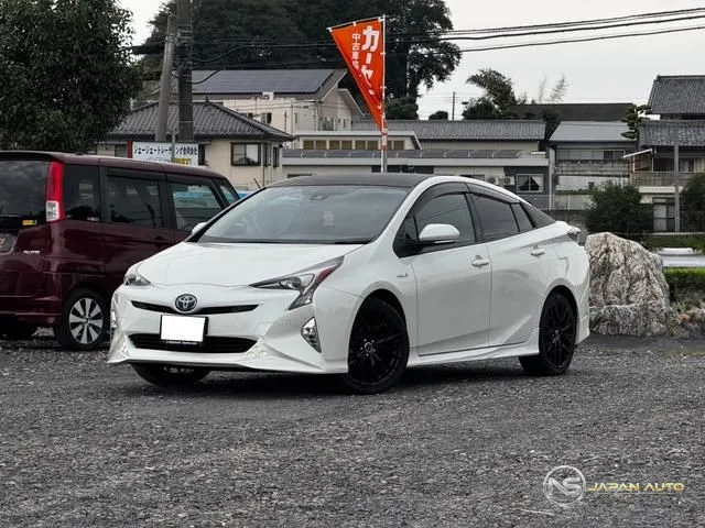 2016 Toyota Prius, photo 1 of 20