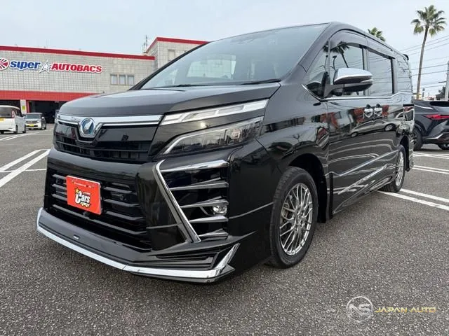 2018 Toyota Voxy, photo 1 of 20