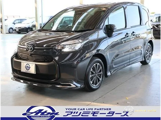 2025 Toyota Sienta, photo 1 of 20