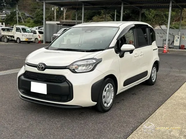 2023 Toyota Sienta, photo 1 of 20