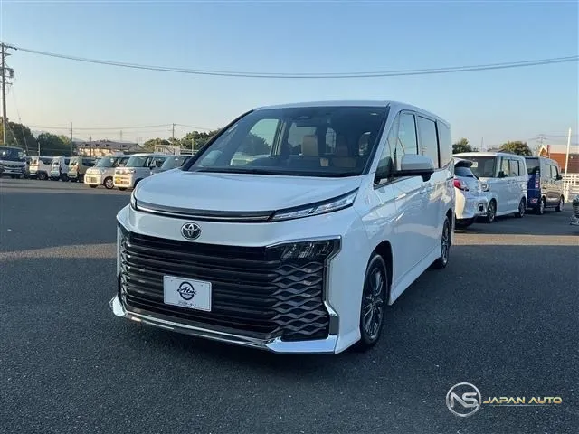 2024 Toyota Voxy, photo 1 of 20