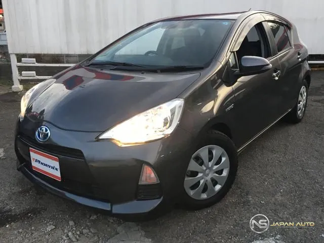 2013 Toyota Aqua, photo 1 of 20